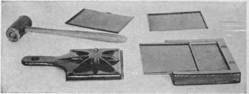 Apparatus for straightening plate sheaths.