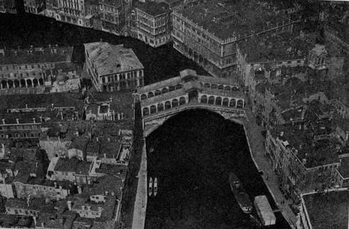 The Rialto bridge, Venice.