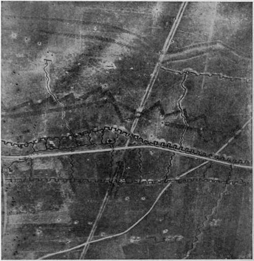 Typical trench photograph showing first and second lines, communicating trenches, listening posts, machine gun emplacements, and barbed wire.