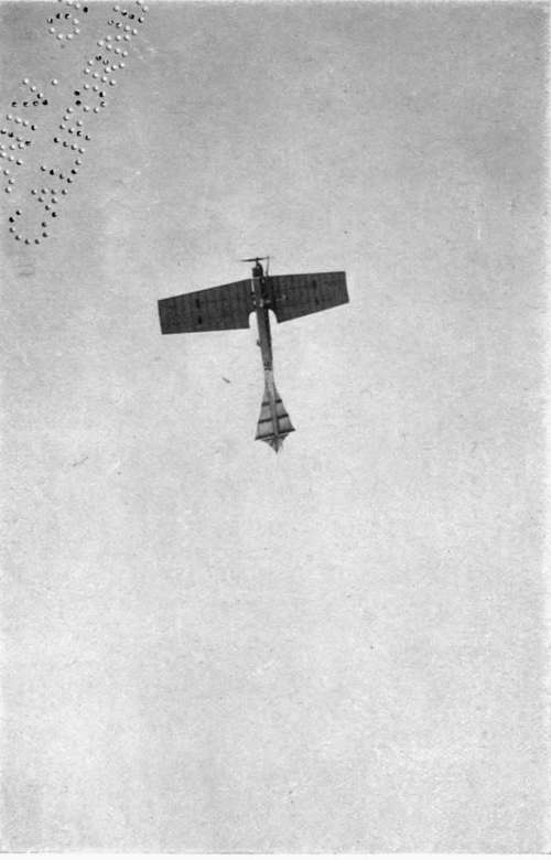 The 100 horsepower Antoinette monoplane that Hubert Latham flew at Belmont Park.